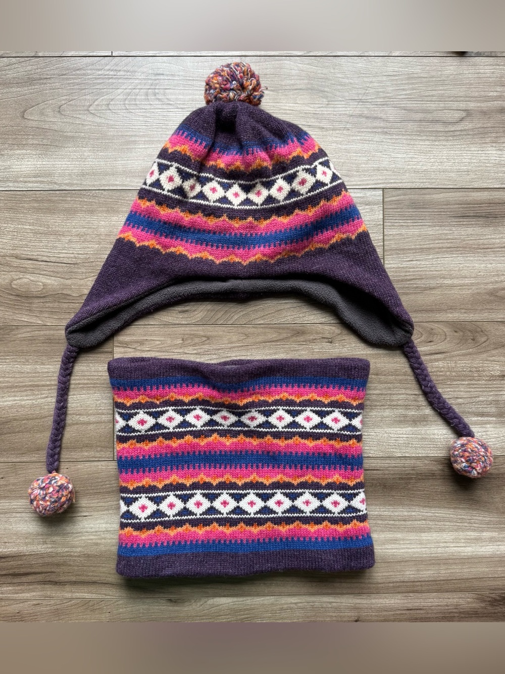 Lands End purple knit earflap beanie & matching neck warmer set Lambs Wool
